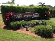 Sea Breeze South - sign